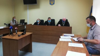 У Полтаві триває судовий розгляд щодо стрілянини біля кафе "Ботанік" (ТЕКСТОВА ТРАНСЛЯЦІЯ)
