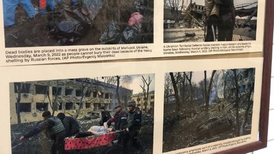В Олександрії на Кіровоградщині відкрили фотовиставку "Злочини путіна" В Олександрії на Кіровоградщині відкрили фотовиставку "Злочини путіна"
