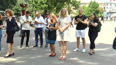 На Вічевому майдані франківці зачитали Конституцію