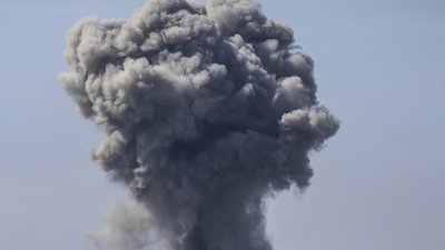 Дим від вибуху у Чернігові 24 травня 2024 року