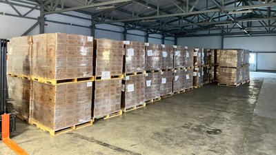На Волинську митницю доставили 240 тонн перших сухпайків США, які доставлять у зони бойових дій
