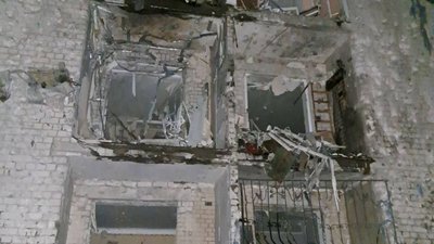 На Херсонщині у Новій Каховці на житловий будинок впали уламки ракети На Херсонщині у Новій Каховці на житловий будинок впали уламки ракети