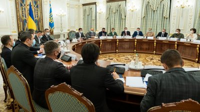 Як Україна виходитиме з конституційної кризи. Влада оприлюднила план