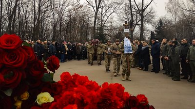 Рідним не сказав, що воює на передовій. У Кропивницькому попрощались із 42-річним Олександром Цвігуном Рідним не сказав, що воює на передовій. У Кропивницькому попрощались із 42-річним Олександром Цвігуном