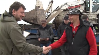 Подякували бульдозеристам: бригада з Рівненщини допомагала укріплювати захист Запоріжжя Подякували бульдозеристам: бригада з Рівненщини допомагала укріплювати захист Запоріжжя