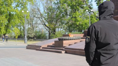Без масових заходів та під наглядом поліції: як відзначають 8 травня в Одесі Без масових заходів та під наглядом поліції: як відзначають 8 травня в Одесі