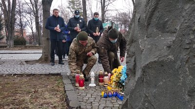 На Закарпатті вшанували пам’ять Героїв Небесної Сотні (Фоторепортаж) На Закарпатті вшанували пам’ять Героїв Небесної Сотні (Фоторепортаж)
