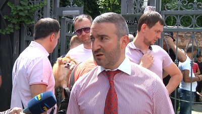 В Одеському ЖК хочуть демонтувати паркан через відсутність документів, мешканці проти В Одеському ЖК хочуть демонтувати паркан через відсутність документів, мешканці проти