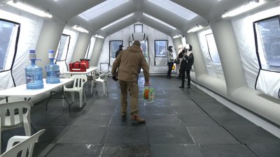 У Рівному відкрили перший пункт обігріву на вулиці. Як працюватиме та скільки таких буде