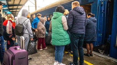 Понад 200 пенсіонерів евакуювали з Дніпропетровщини на захід України
