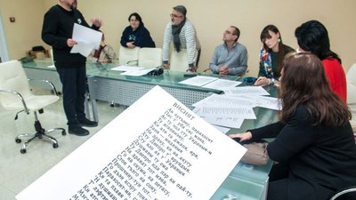 мова, гагаузька, ромська, караїмська, кримчацька, урумська, румейська, білоруська, їдиш