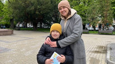 Катерина Посохова з сином Святославом Катерина Посохова з сином Святославом
