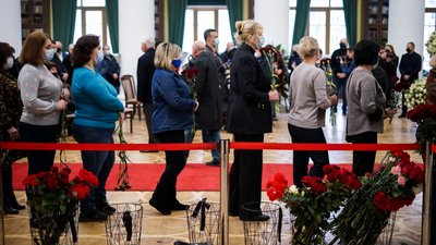 У Києві прощаються з ексмером Омельченком У Києві прощаються з ексмером Омельченком