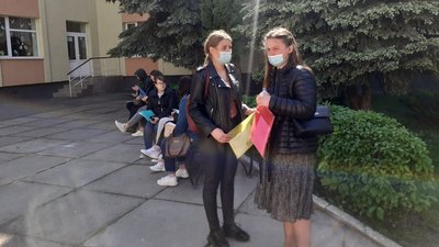 ЗНО з хімії у Луцьку: в одного учня вилучили телефон, тестування він не склав ЗНО з хімії у Луцьку: в одного учня вилучили телефон, тестування він не склав