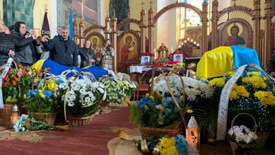 У Коломиї на Франківщині попрощалися з загиблими бійцями Олександром Ганущаком та Андрієм Чемерисом У Коломиї на Франківщині попрощалися з загиблими бійцями Олександром Ганущаком та Андрієм Чемерисом