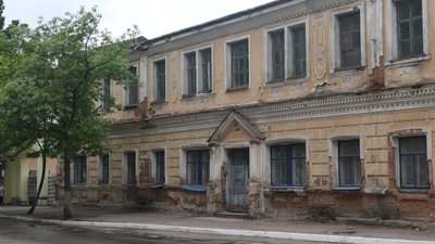 На Сумщині глухівчани чотири роки збирають гроші на ремонт пам'ятки архітектури, сортуючи сміття
