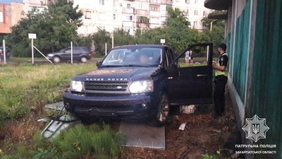 ДТП на Закарпатті: нетверезий водій зніс паркан