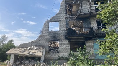 В Ізюмі завершили розбирати завали багатоповерхівки на вулиці Пам'яті — ДСНС В Ізюмі завершили розбирати завали багатоповерхівки на вулиці Пам'яті — ДСНС