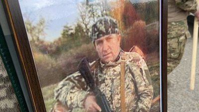 На Тернопільщині в останню дорогу провели воїна Віталія Рогацького
