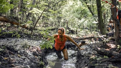 Хмельницька поліціянтка перемогла у забігу з перешкодами на фестивалі «Воля Fest»