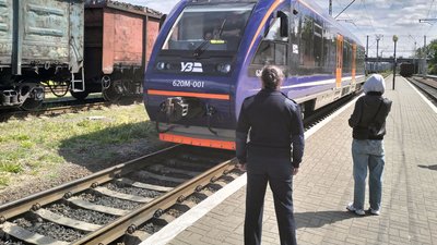 До Луцька вперше прибув потяг з Коломиї До Луцька вперше прибув потяг з Коломиї