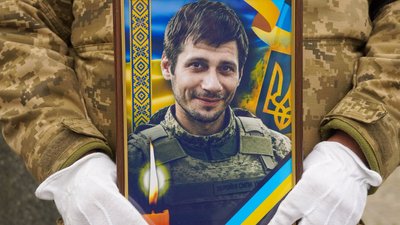 В Ужгороді попрощалися із полеглим захисником Дмитром Шевчуком