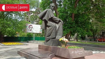 У Дніпрі актори вшанували пам’ять Тараса Шевченка в роковини його перепоховання (репортаж)