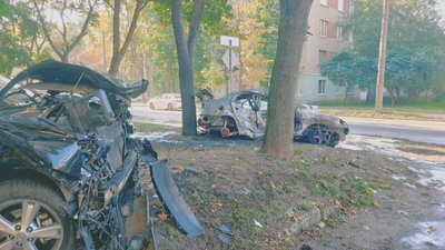 У Харкові внаслідок ДТП загорілася автівка: є травмований У Харкові внаслідок ДТП загорілася автівка: є травмований