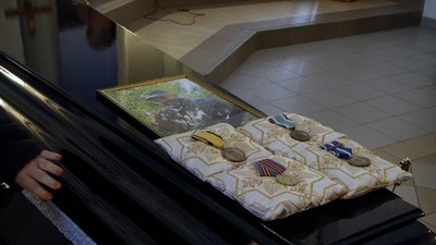 Був волонтером, пішов на фронт – у Житомирі попрощалися із загиблим військовим Анатолієм Антоневським Був волонтером, пішов на фронт – у Житомирі попрощалися із загиблим військовим Анатолієм Антоневським
