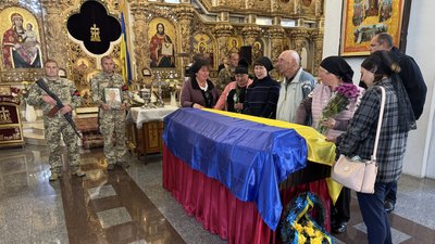 У Полтаві попрощались із 37-річним воїном Олександром Очкань