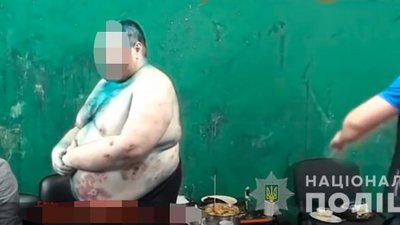На Житомирщині судитимуть відеоблогерів: фільмували сценарії з побиттям і знущанням заради наживи На Житомирщині судитимуть відеоблогерів: фільмували сценарії з побиттям і знущанням заради наживи