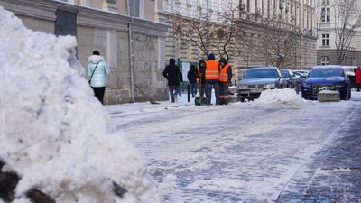 На Львівщині комунальники працюють у посиленому режимі На Львівщині комунальники працюють у посиленому режимі