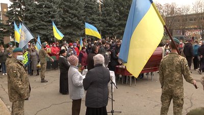 Херсонщина попрощалася із морпіхом, який загинув в зоні ООС Херсонщина попрощалася із морпіхом, який загинув в зоні ООС