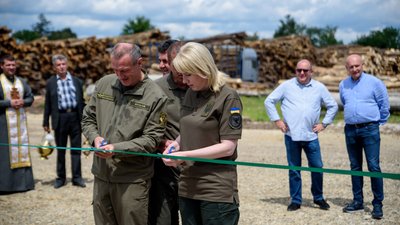 У Вигоді на Івано-Франківщині відкрили цех із перероблення деревини У Вигоді на Івано-Франківщині відкрили цех із перероблення деревини