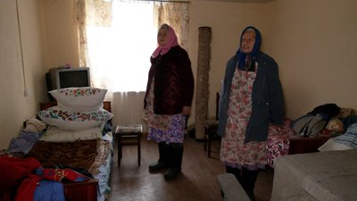 "Не живемо, а раюємо": у Чернігові волонтери відбудували житло для сестер, які жили у курятнику "Не живемо, а раюємо": у Чернігові волонтери відбудували житло для сестер, які жили у курятнику