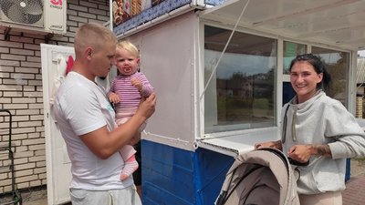Переселенець зі Слов'янська відкрив бізнес на Волині: на кіоску з шаурмою вивісив державний прапор Переселенець зі Слов'янська відкрив бізнес на Волині: на кіоску з шаурмою вивісив державний прапор