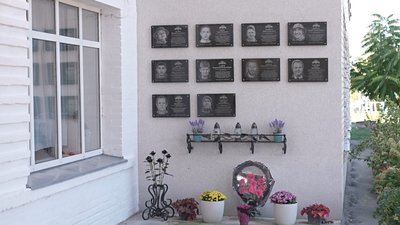 "Приходжу в школу, дивлюсь на портрет, вітаюся з ним" — дружина загиблого вчителя-військовослужбовця з Волині "Приходжу в школу, дивлюсь на портрет, вітаюся з ним" — дружина загиблого вчителя-військовослужбовця з Волині