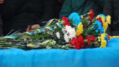 У Шостці на Сумщині провели в останню путь військовослужбовця Сергія Вавелюка У Шостці на Сумщині провели в останню путь військовослужбовця Сергія Вавелюка