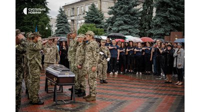 Запалив не одну сотню сердець: у Черкасах попрощалися з координатором "Поклику Яру" Запалив не одну сотню сердець: у Черкасах попрощалися з координатором "Поклику Яру"
