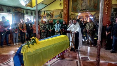 У Сумах провели в останню путь молодшого сержанта Юрія Живодьора
