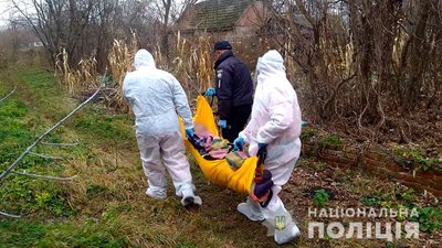 Госпіталізували до інфекційного відділення: на Полтавщині чоловік не впускав медиків до хворої