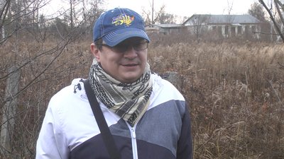 Атовець Андрій Ніколаєв готовий боротися за обрану ним ділянку землі. Атовець Андрій Ніколаєв готовий боротися за обрану ним ділянку землі.