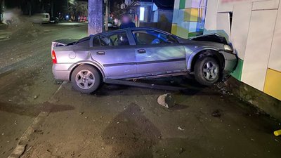ДТП, дорога, поліція, в'їхав у будинок, поліція, нетверезий водій