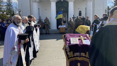 "Я небо над Полтавою держу": попрощалися із загиблими Вадимом Смородським та Назарієм Дібровою "Я небо над Полтавою держу": попрощалися із загиблими Вадимом Смородським та Назарієм Дібровою