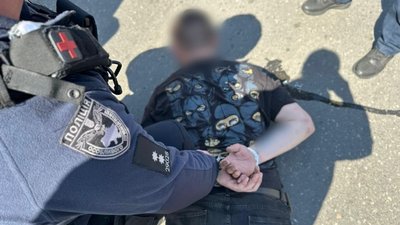 Озброєний чоловік, зброя, граната, поліція, Одеса