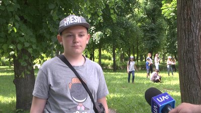 У Житомирі юнацька бібліотека проводить для дітей книжкові пікніки У Житомирі юнацька бібліотека проводить для дітей книжкові пікніки