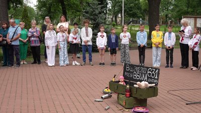 Молебень і дзвіночки як символ дитячих голосів. У Кропивницькому вшанували пам'ять дітей, загиблих через війну з Росією