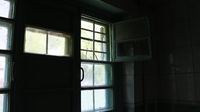 Вікно з гратами Вікно з гратами