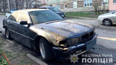 У Рівному вночі підпалили BMW