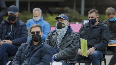 Через карантин сесія міськради Дніпра вдруге відбувається просто неба Через карантин сесія міськради Дніпра вдруге відбувається просто неба